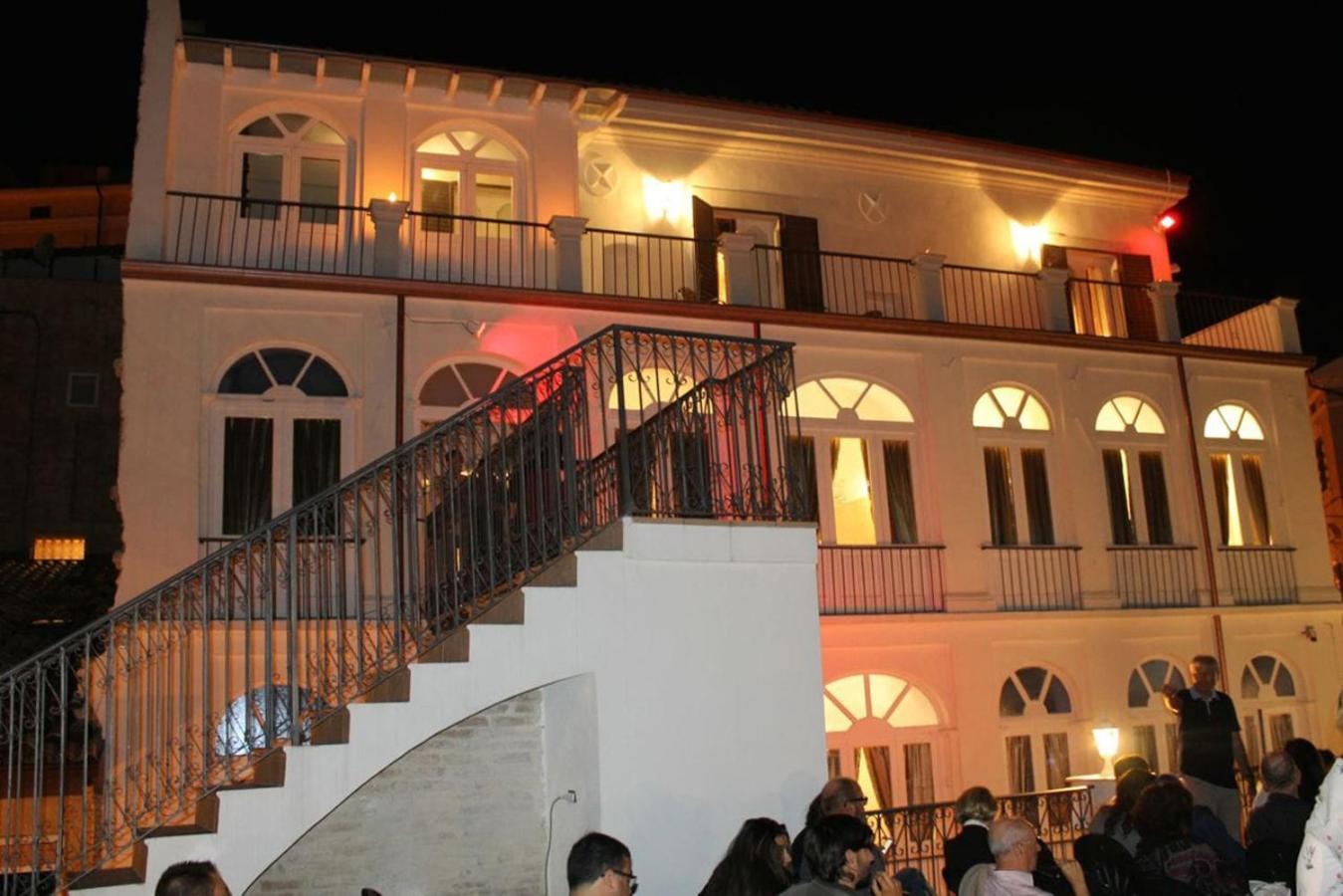 Palazzo Tilli Casoli  Eksteriør billede